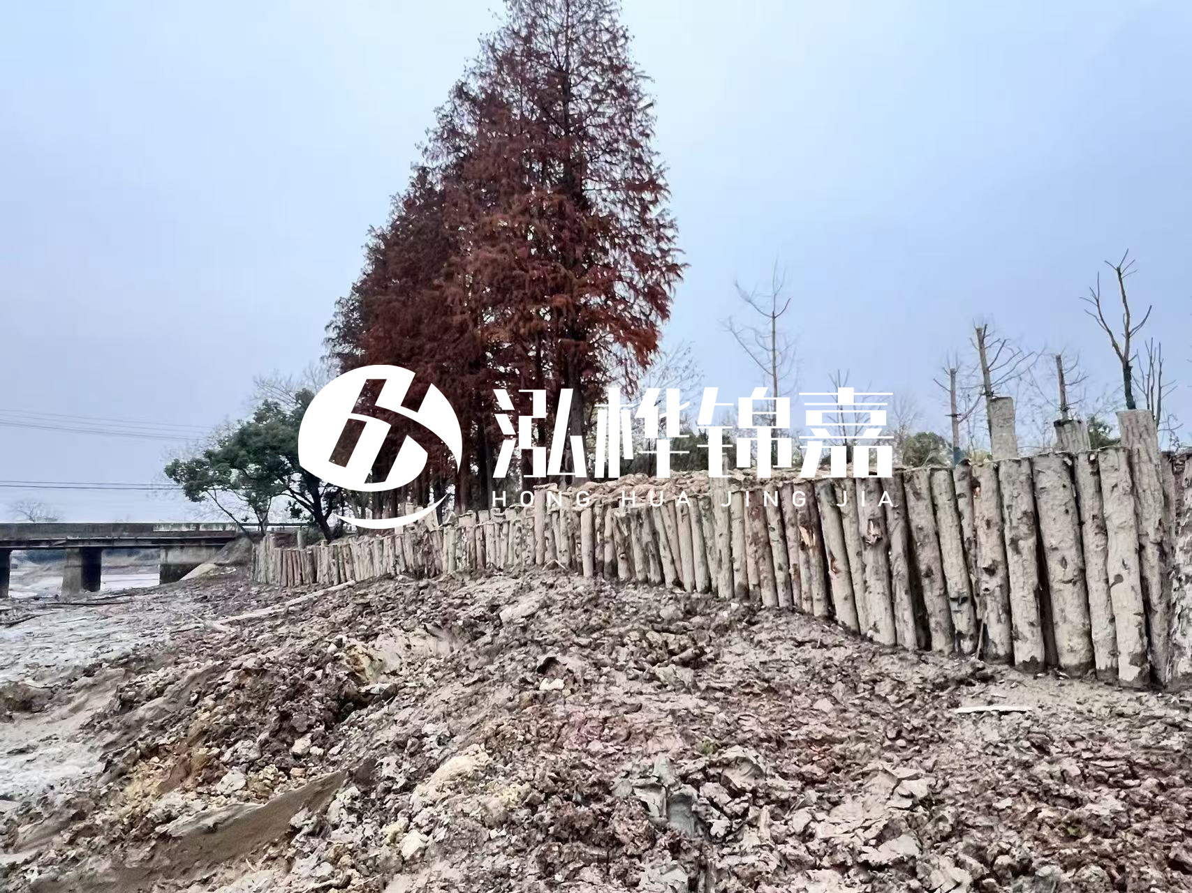 平?jīng)鐾跈C(jī)打木樁專業(yè)施工-松木樁工程量怎么計算的？